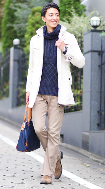 ブーツカットパンツ×アイボリースエードコート×ネイビータートルネックニット