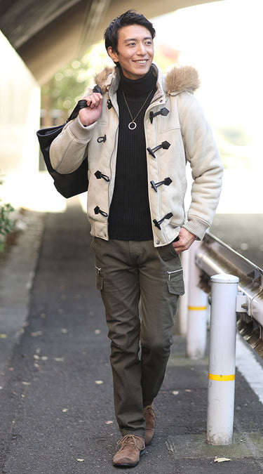 黒タートルネックのおすすめコーデ