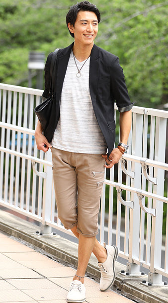 おしゃれなベージュクロップドパンツコーデ例