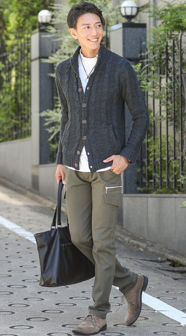 冬のカーキパンツコーデ例