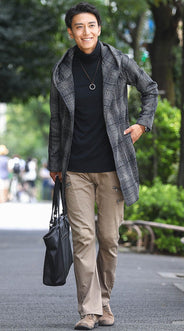 ベージュパンツコーディネート