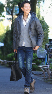 Vネックカーディガンの人気コーデ