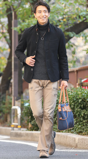 グレーのぴったり細身リブニットコーデ