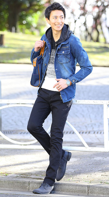 メンズにおすすめの黒パンツに合うグレー色靴のコーデ例