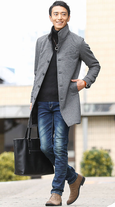 インナーに黒を使った50代男性におすすめのちょいワルファッションコーディネート例