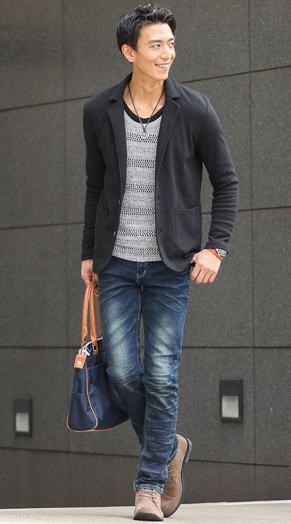 メッシュトップスに黒ジャケットを合わせた清涼感のあるデニムスタイル