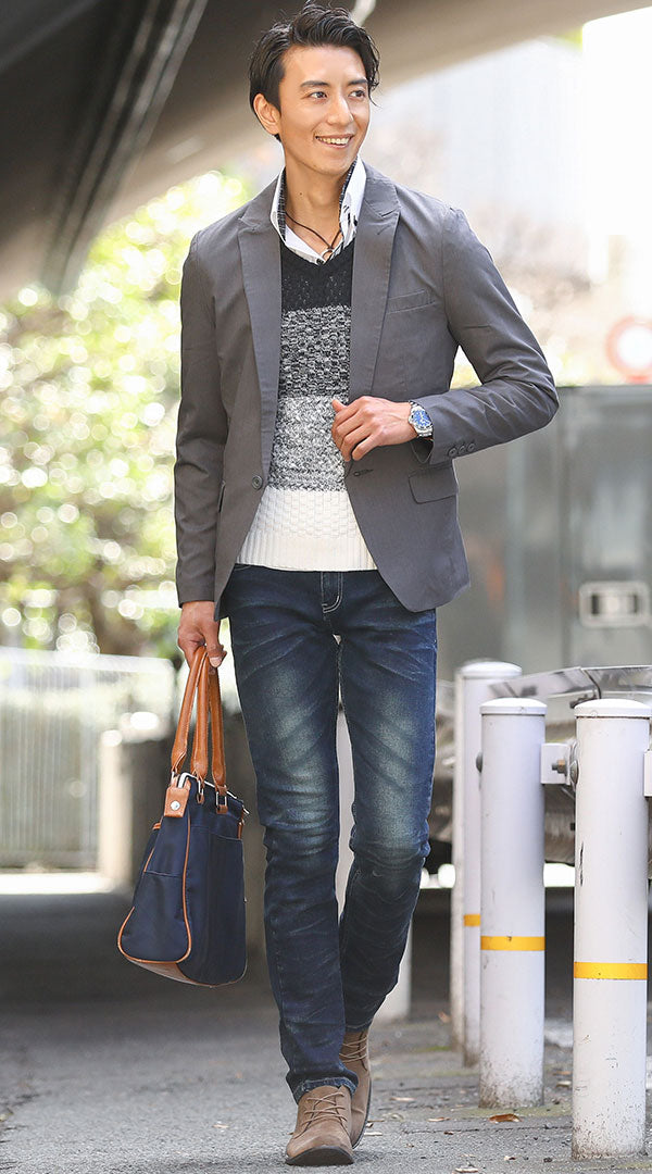 グレージャケット 黒×白ニット 白シャツ