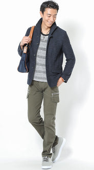 50代の男性はスニーカーを大人カジュアルに履きこなす