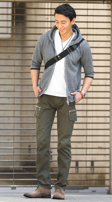 メンズにおすすめのカーゴパンツ春コーデの例
