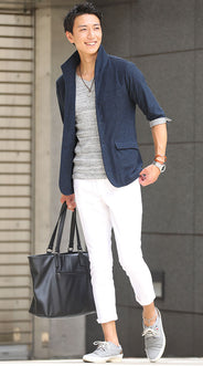 ネイビージャケット×白インナーコーディネート