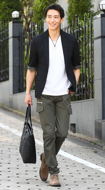 30代メンズにおしゃれカーゴパンツ×ジャケットのコーデ例