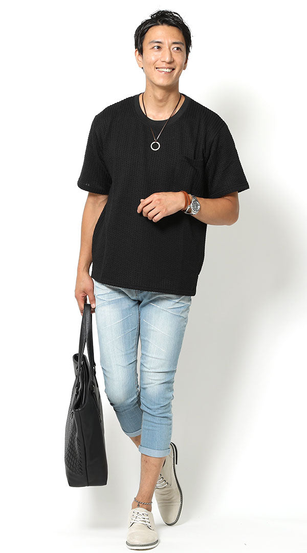 黒Tシャツ　青クロップドデニムパンツ　snp_hc1143