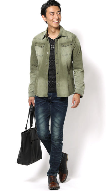 カーキ色コーディネート例