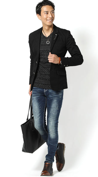 黒テーラードジャケット　黒Tシャツ　インディゴデニムパンツ