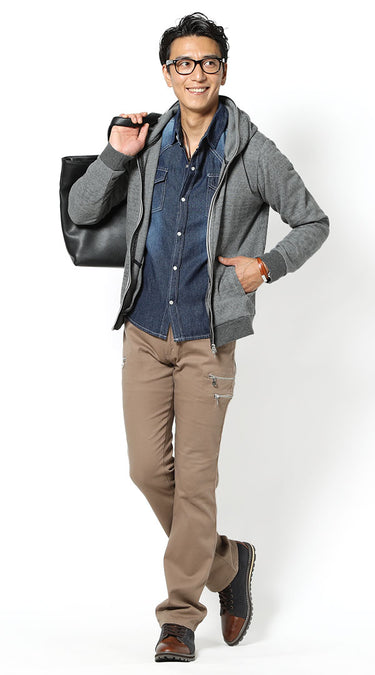 デニムシャツ×カーゴパンツの実際のコーデ例