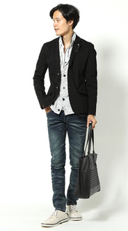 50代の男性はスニーカーを大人カジュアルに履きこなす