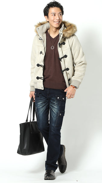 メンズにおすすめのダッフルコート×ニット×デニムパンツのコーデ例