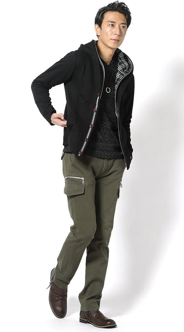 大人の男性にふさわしい自然とカッコよく見えるパーカーコーデ