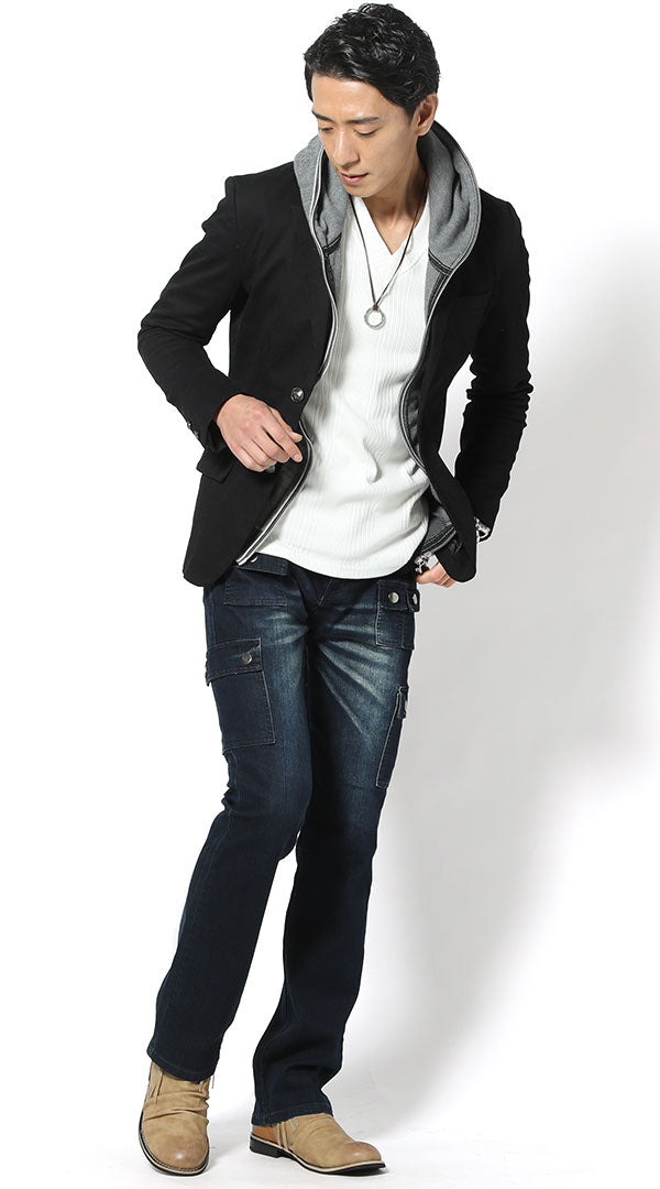黒テーラードジャケット　グレージップパーカー　白長袖VネックTシャツ　インディゴデニムパンツ　ベージュブーツ