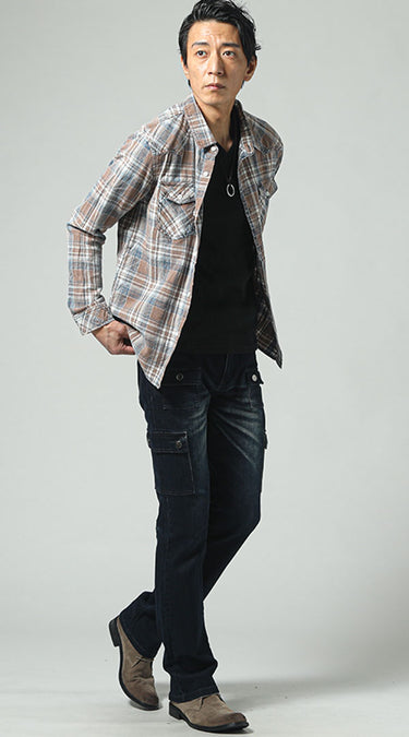 ブーツカットパンツにチェックシャツを合わせたアメカジコーディネート