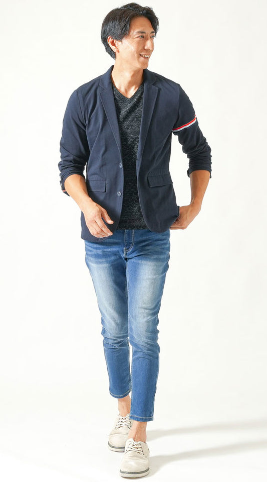 ネイビー長袖テーラードジャケット　黒半袖VネックTシャツ　ブルースーパーストレッチスキニーアンクルデニムパンツ　グレーシューズ　snp_px0793