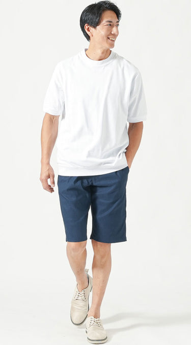 インナー着用で清潔感のある印象の自然とかっこよく見えるTシャツコーデ例