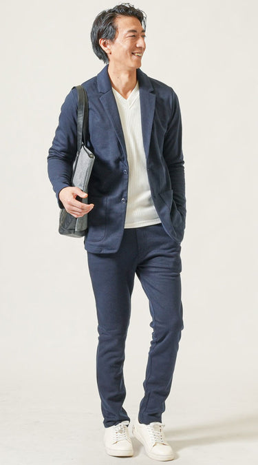 ネイビージャケット×セットアップのコーデ