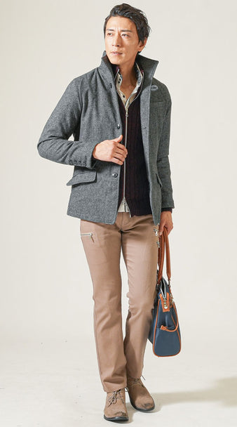 メンズにおすすめのファスナー付きニットとジャケットを合わせたデートコーデ