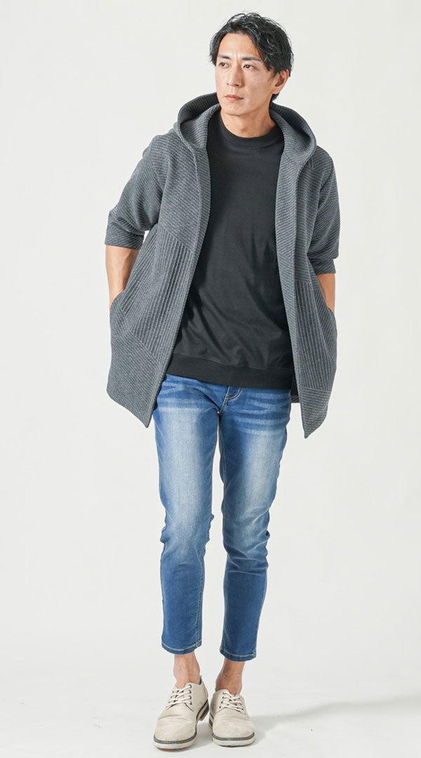 チャコールグレーセミロングパーカー　黒半袖クルーネックTシャツ　ブルースキニーアンクルデニムパンツ　グレーシューズ　snp_pt1214