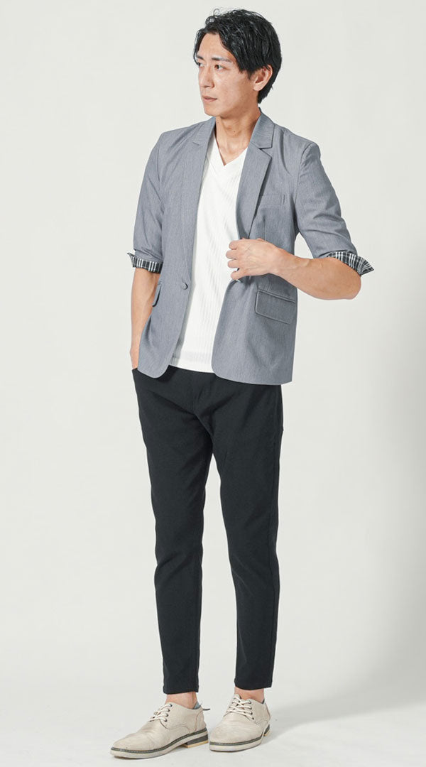 グレー五分袖テーラードジャケット　白半袖VネックTシャツ　黒スキニーテーパードアンクルチノパンツ　グレーシューズ　snp_pu0979