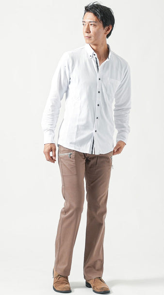 白長袖ポロシャツ×ベージュチノパンツコーディネート