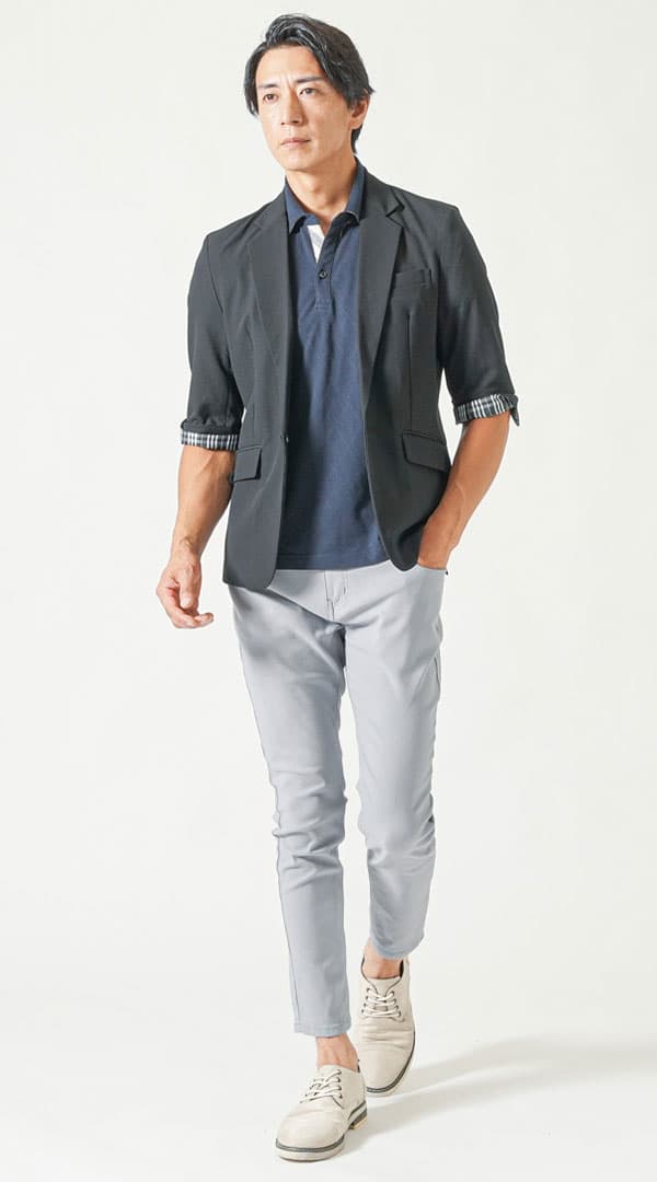 黒五分袖テーラードジャケット　ネイビー半袖クールマックス素材ポロシャツ　グレースキニーテーパードアンクルチノパンツ　グレーシューズ　snp_py0743