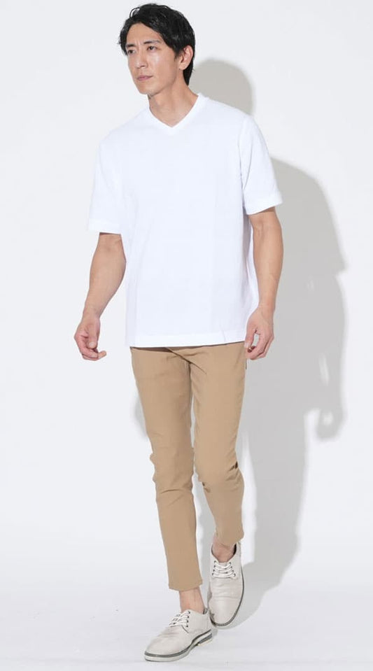 白ジャケット専用インナークールマックスVネック半袖Tシャツ　ベージュスキニーテーパードアンクルチノパンツ　グレーシューズ　snp_qv0576