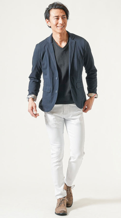 サマージャケットを袖まくりした着こなし