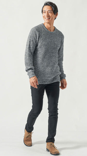 10月のメンズにおすすめの秋服コーデ・ニット×テーパードパンツ 季節感アップ