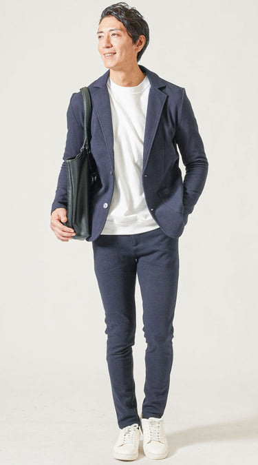 様々なシーンで活躍するネイビージャケットのコーデ