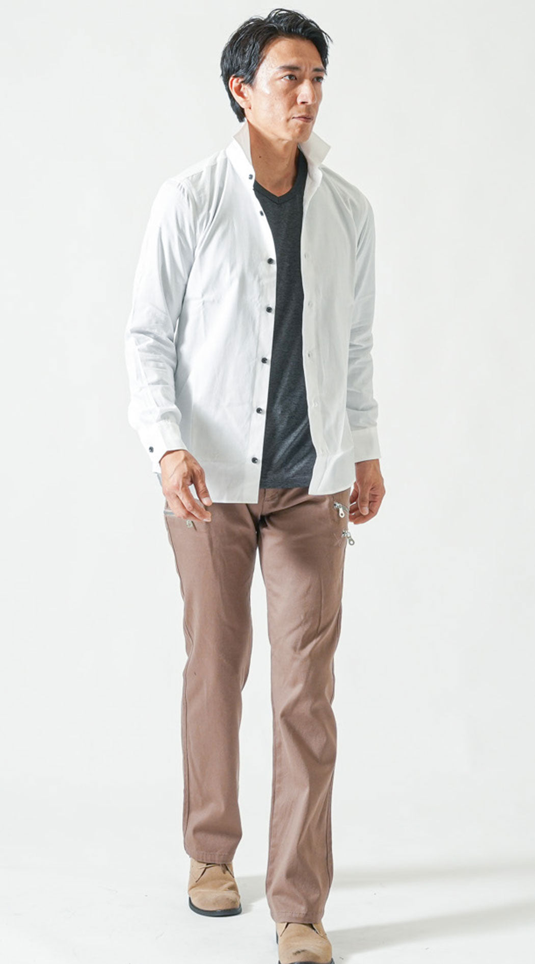 白長袖スリムフィットシャツ　グレー長袖ストレッチドライTシャツ　ベージュブーツカットフレアカーゴパンツ　ベージュブーツ　snp_pz0277