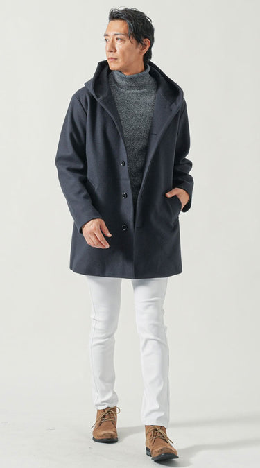 機能性と大人らしさを兼ね備えた40代男性の冬旅行コーデ ネイビーコート×テーパードパンツ