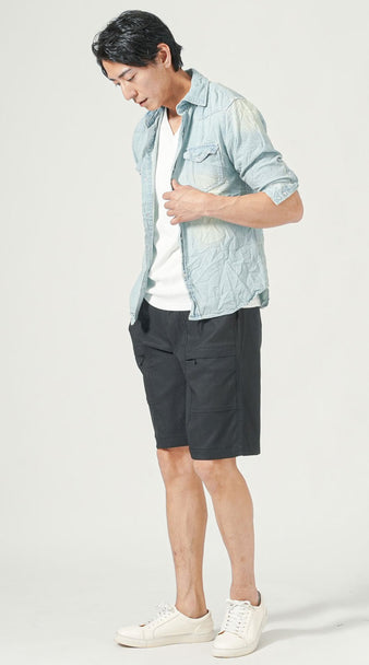 40代メンズにおすすめの白Tシャツとライトデニムシャツの夏フェスコーデ