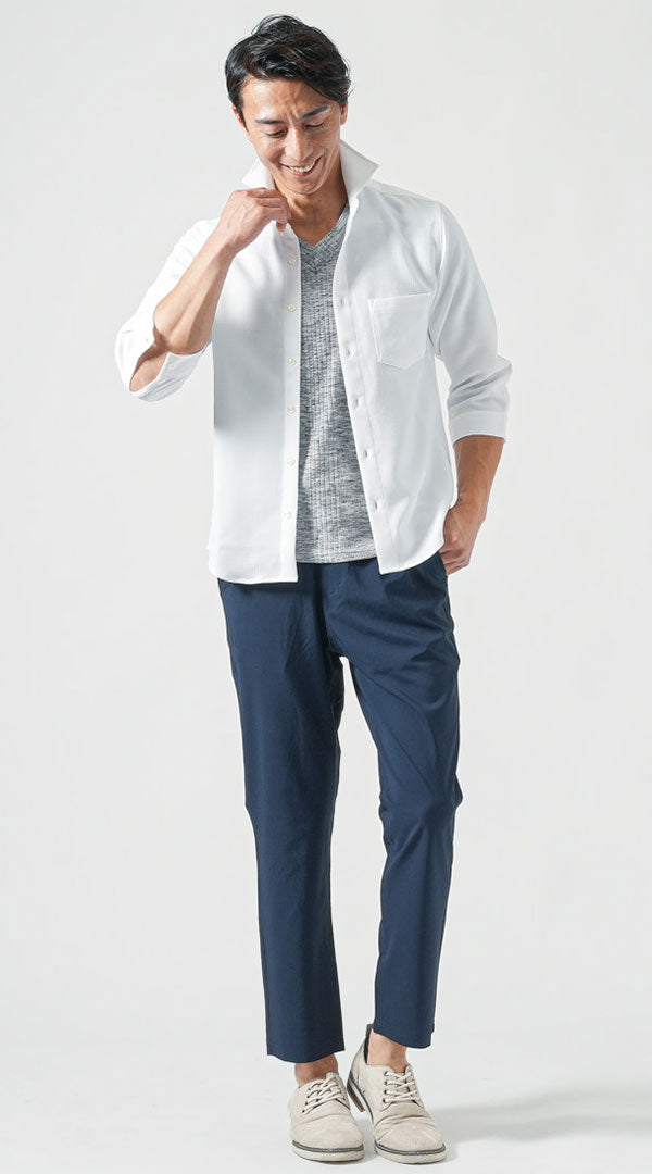 白七分袖シャツ　グレー半袖VネックTシャツ　ネイビーテーパードアンクルパンツ　グレーシューズ　メンズ コーデ 40代 50代 男性 人気 春 夏 に合う おすすめ 着こなし おしゃれ かっこいい