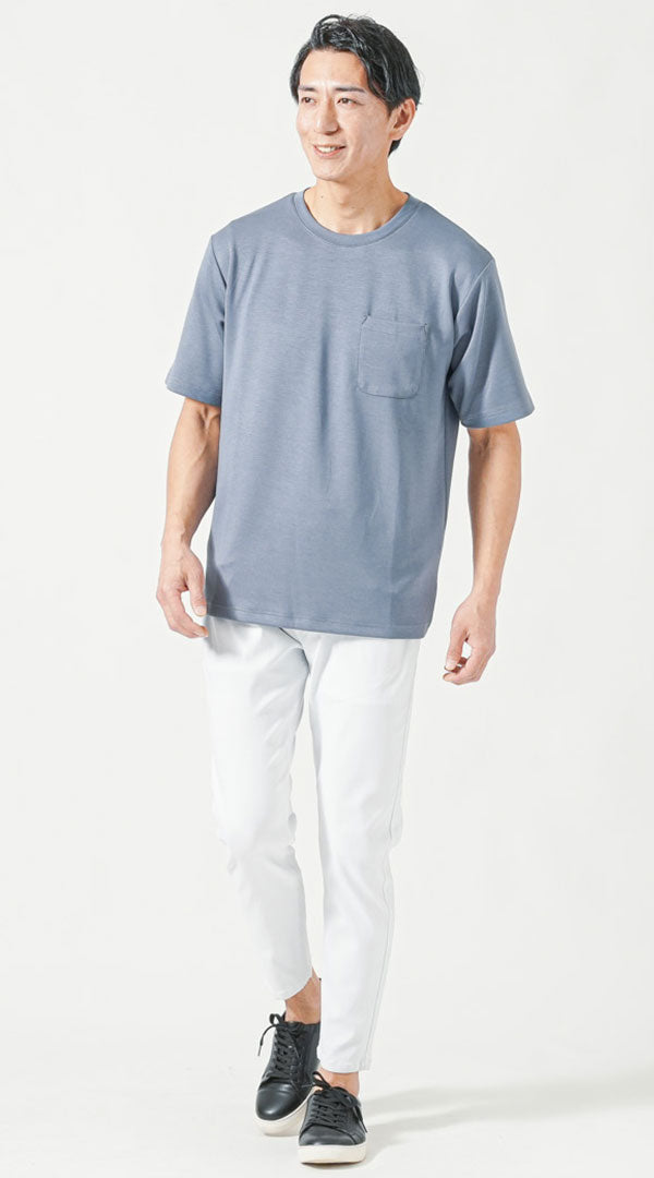 ブルークルーネック半袖Tシャツ　白スキニーテーパードアンクルチノパンツ　黒スニーカー　snp_pp0114