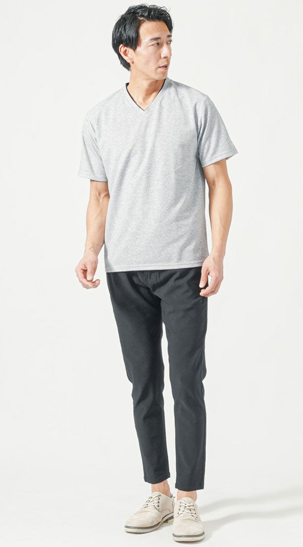 グレー半袖VネックTシャツ　黒スキニーテーパードアンクルチノパンツ　グレーシューズ　DSC00054