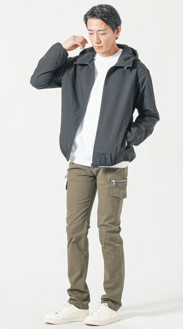 カーゴパンツに合う靴を履いたコーデ例