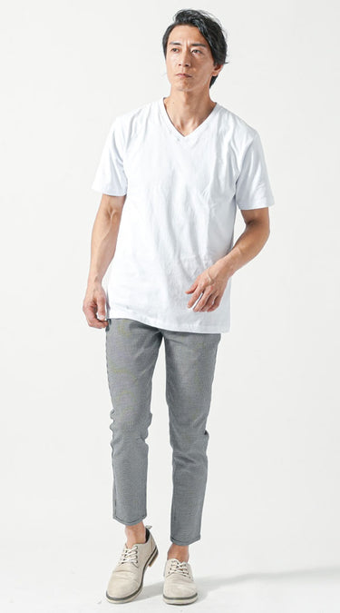 ライトグレーパンツ×Tシャツの夏メンズコーデ