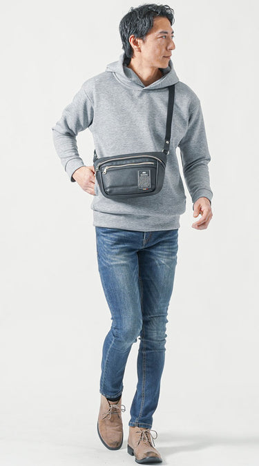 細身の黒パンツ・ネイビーデニムパンツと合わせた大人の男性が自然とカッコ良く見えるグレーパーカーコーデ例