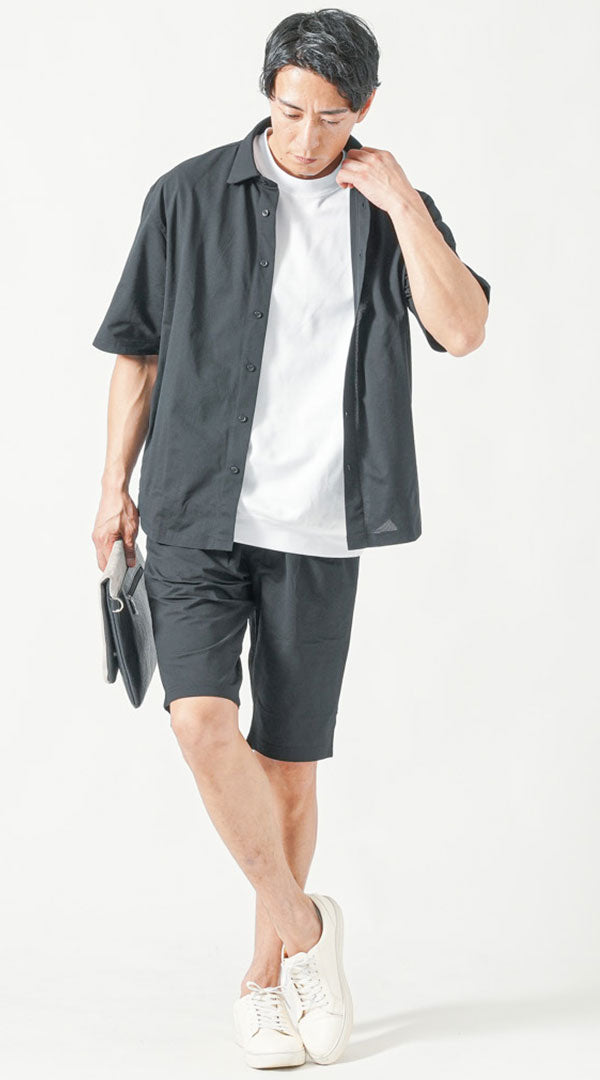 黒セットアップ　黒半袖シャツ　白半袖クルーネックTシャツ　黒ハーフパンツ　白スニーカー　グレークラッチバッグ　snp_pr0940