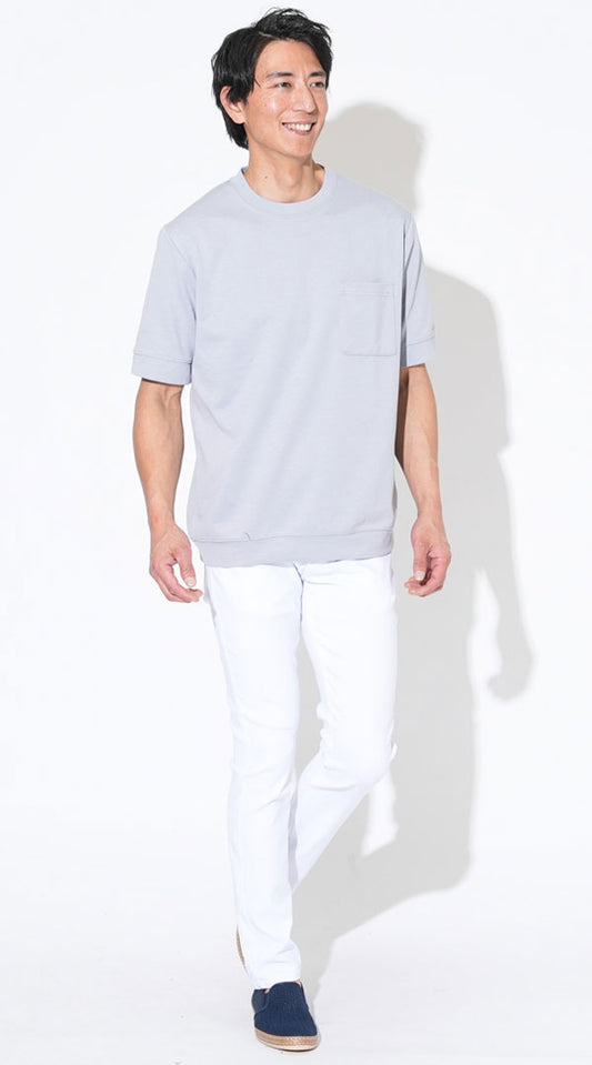 ブルーグレー汗ジミ軽減半袖Tシャツ 白ストレッチテーパードチノパンツ　ネイビースリッポンシューズ　snp_qw0858