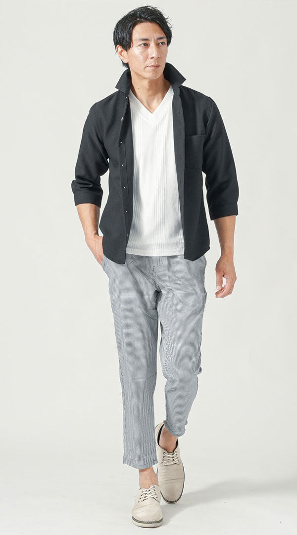 黒七分袖シャツ　白半袖VネックTシャツ　千鳥格子テーパードアンクルチノパンツ　グレーシューズ　snp_pu0290