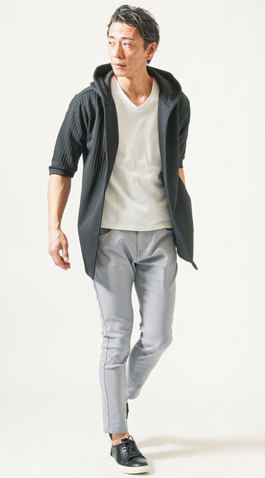 ライトグレーパンツ×サマーパーカーの夏メンズコーデ