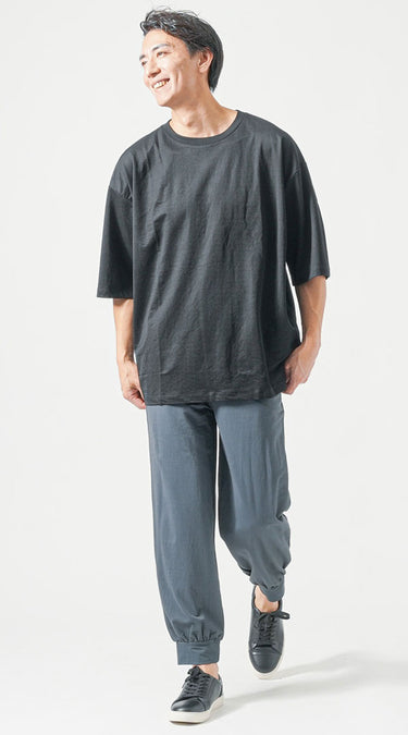 男子大学生が大人に見えるメンズ夏服Tシャツコーデ例